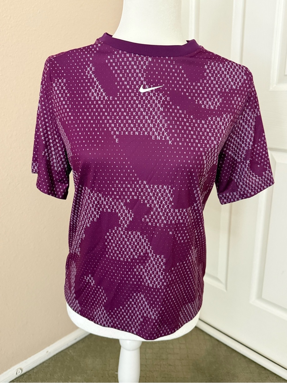 Nike Women's Purple Short Sleeve Athletic Tee